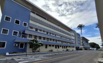 Médicos do Hospital de Maracanaú estão há três meses sem salário e situação expõe descaso com a saúde pública