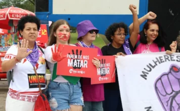 Manifestações pelo Brasil pedem o fim da violência contra a mulher