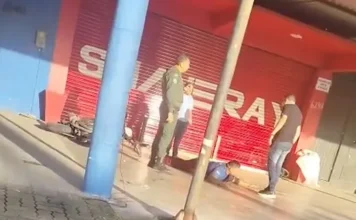 Dono de loja flagra funcionário de confiança e ex-funcionário furtando pneus em Fortaleza