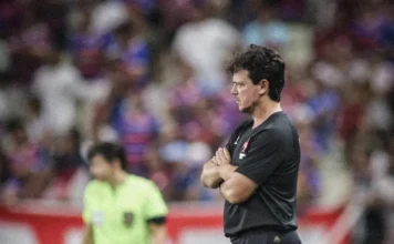 Em negociação relâmpago, Corinthians acerta a contratação do técnico Fernando Diniz Em negociação relâmpago, Corinthians acerta a contratação do técnico Fernando Diniz