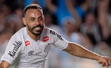 Moisés se aproxima de acerto com clube japonês e retorno ao Fortaleza perde força Moisés se aproxima de acerto com clube japonês e retorno ao Fortaleza perde força